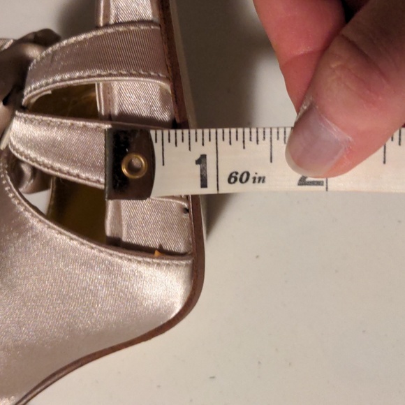 NWOT! Kelly & Katie Champagne Satin Platform Heels With Flower Accent Size 6 - Picture 6 of 7